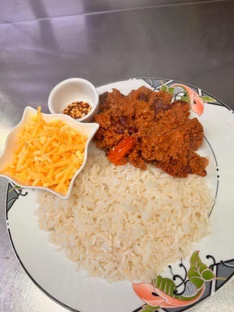 Chilli with rice and cheese